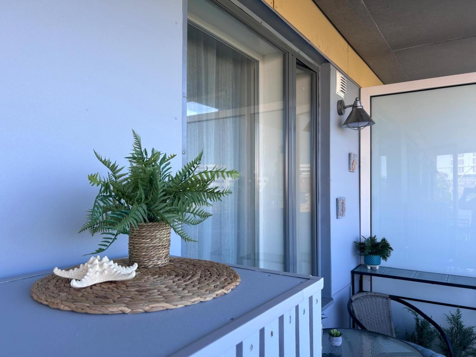 Stella'S Apartment - City Center - Free Secure Parking - Big Sun Terrace - Air Conditioning - Wifi - Tram To The Tallinn Bus Station And Old Town المظهر الخارجي الصورة