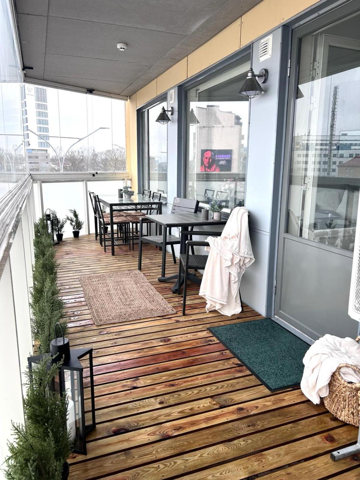 Stella'S Apartment - City Center - Free Secure Parking - Big Sun Terrace - Air Conditioning - Wifi - Tram To The Tallinn Bus Station And Old Town المظهر الخارجي الصورة