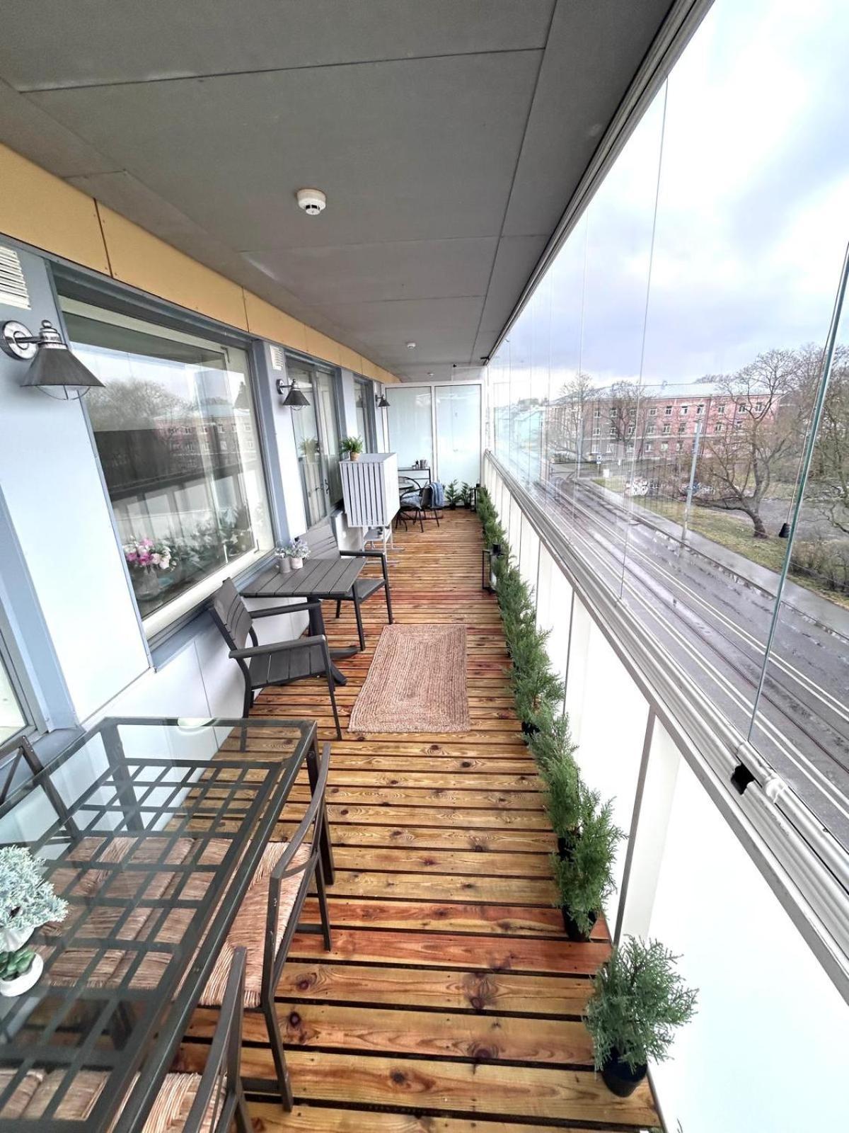 Stella'S Apartment - City Center - Free Secure Parking - Big Sun Terrace - Air Conditioning - Wifi - Tram To The Tallinn Bus Station And Old Town المظهر الخارجي الصورة