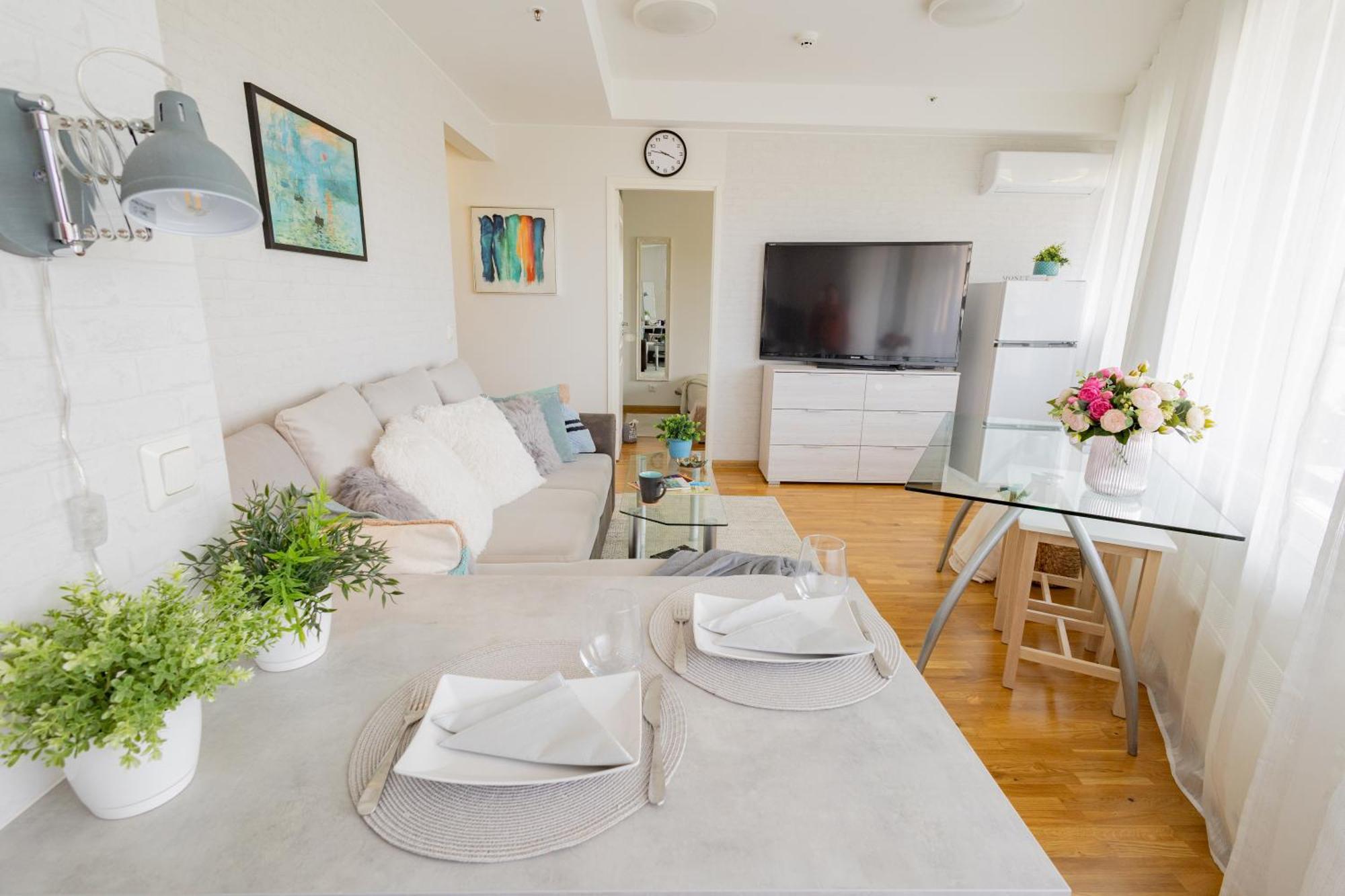 Stella'S Apartment - City Center - Free Secure Parking - Big Sun Terrace - Air Conditioning - Wifi - Tram To The Tallinn Bus Station And Old Town المظهر الخارجي الصورة